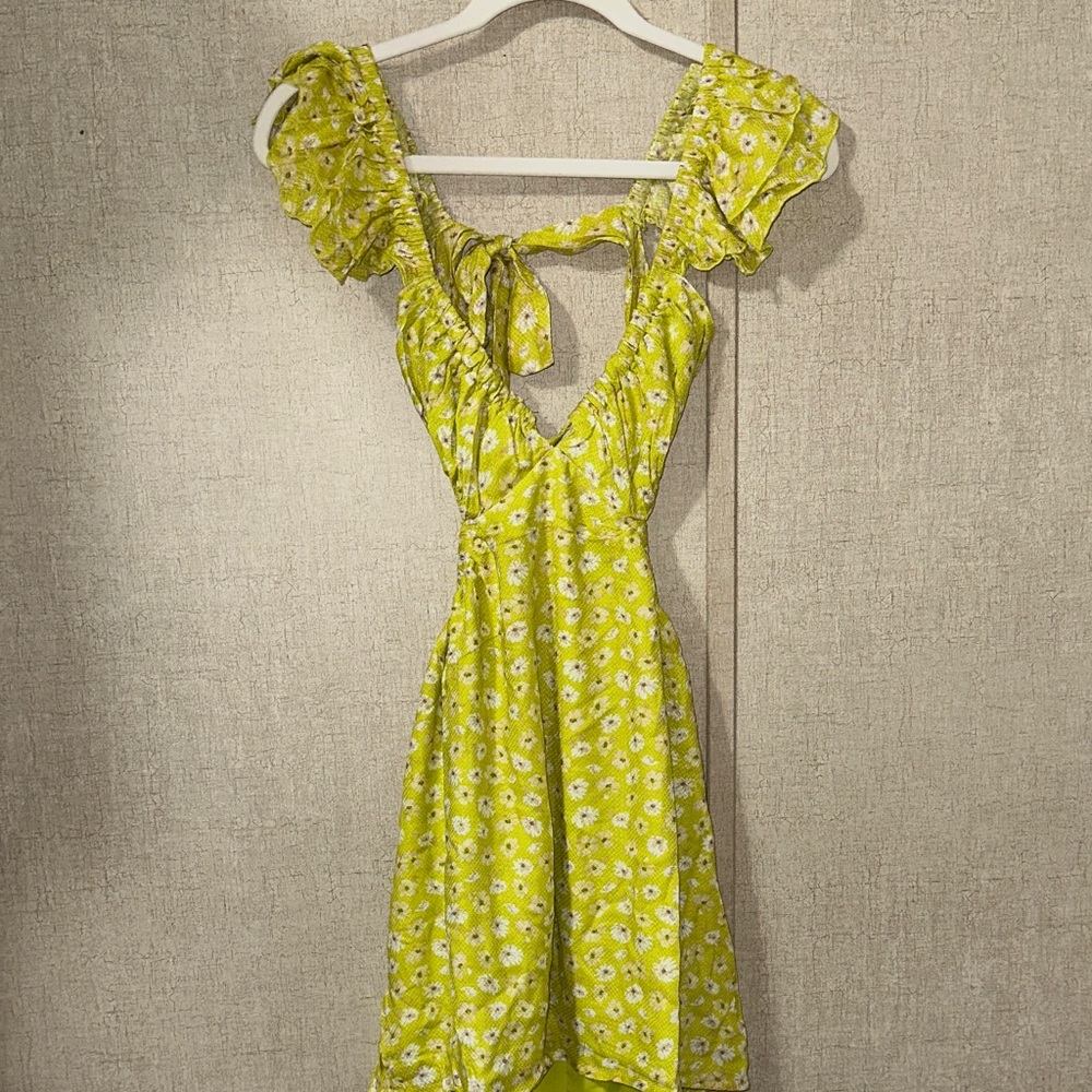 Sky to Moon Cut Out Size Small Floral Green Summer Dress